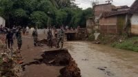 Foto Dandim Tinjau Lokasi Banjir Jember